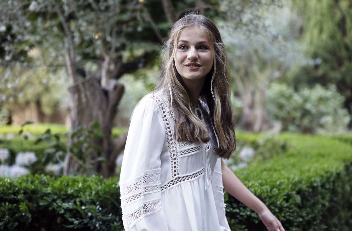 Leonor  macht Militärausbildung: Spaniens Kronprinzessin lernt schießen