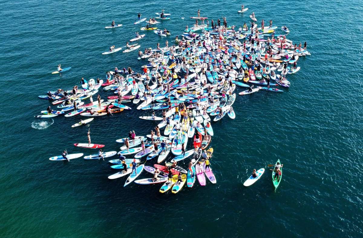 Festival am Bodensee: Yoga auf dem Wasser – Stehpaddler brechen Weltrekord