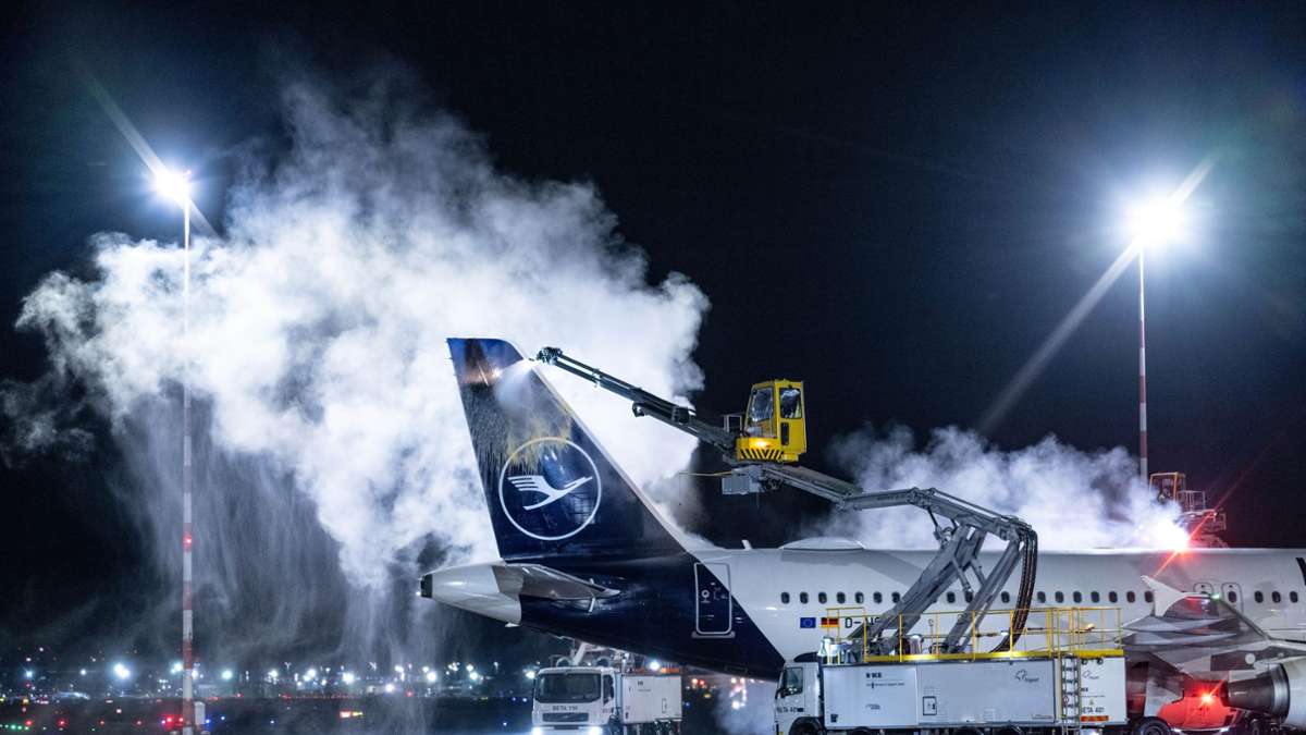 Wegen Schnee und Glätte: Knapp 600 Flüge am Flughafen Frankfurt gestrichen