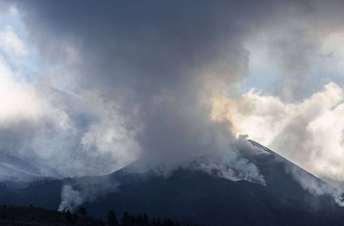 Vulkan auf La Palma: 30.000 Menschen  müssen stundenlang zu Hause bleiben