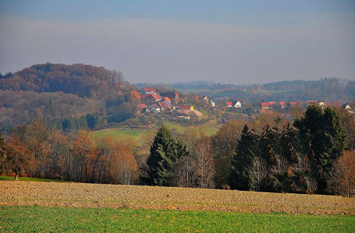 Das Trauzenbachtal ist bis vor dem Weiler Trauzenbach ein flaches Wiesental, dann wird es zum engen und steilen Waldtal.