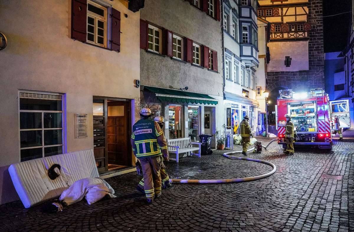 Heizkissen entzündet Matratze: Brand in Wohnung am  Ottilienplatz Esslingen