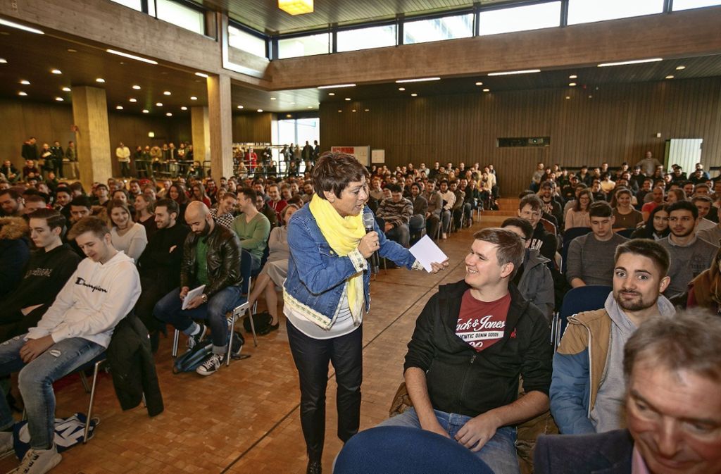 Auch in diesem Semester fällt es neuen Studierenden schwer, eine Bude zu finden: Startschuss für neue Esslinger Studierende