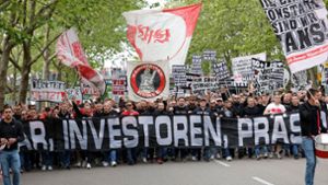 VfB Stuttgart gegen den FC Bayern: Protestmarsch vor dem Südgipfel