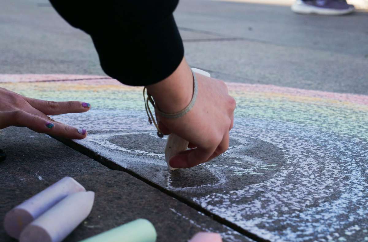 Aktion in Ludwigsburg: Junge Menschen malen für Frieden