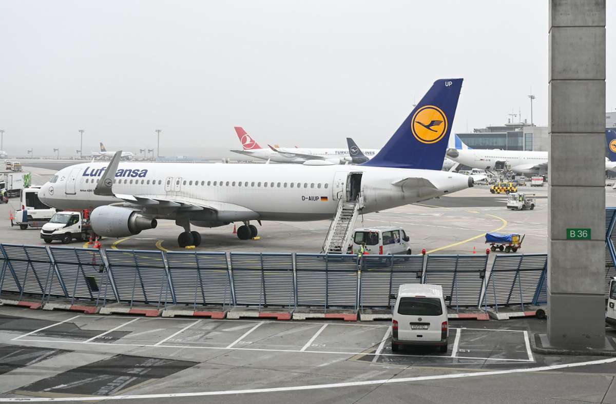 Bahn vs Lufthansa: Twitter-Nutzer mit Klimascherzen zur IT-Störung
