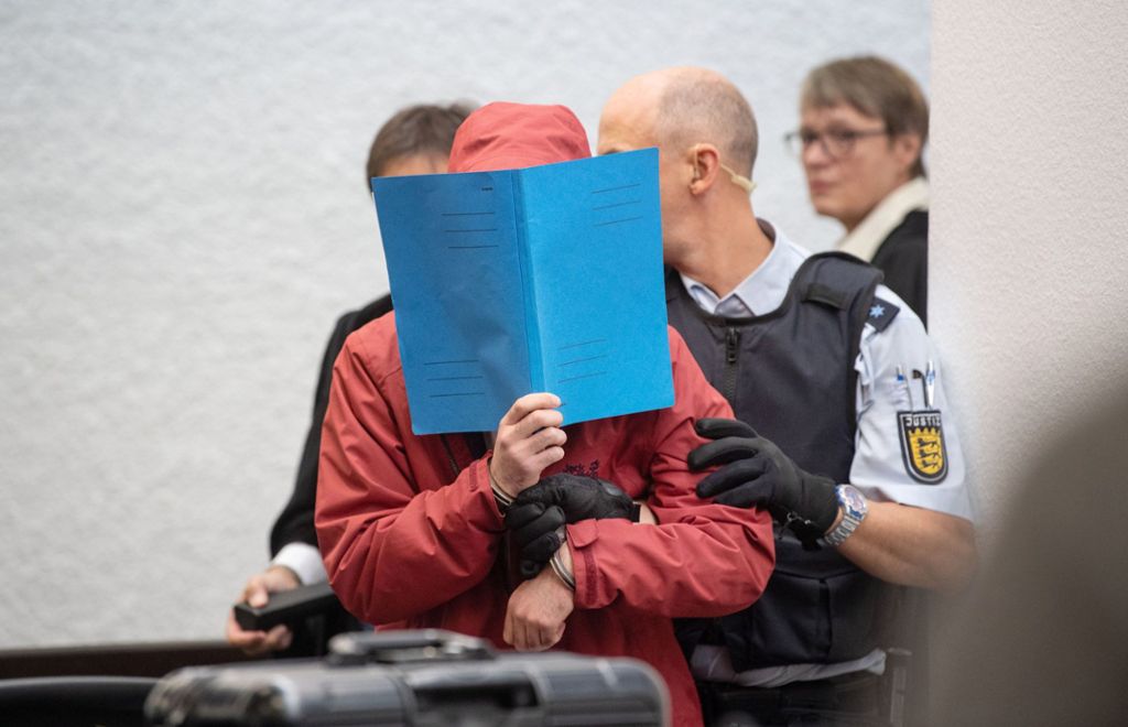 Im Raserunfall sind zwei junge Menschen ums Leben gekommen: Jugendstrafe für Stuttgarter Raser gefordert