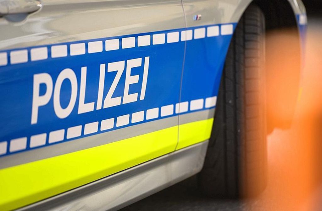 Die Polizei sucht nach Zeugen: Filderstadt: Fahrzeug gestreift und geflüchtet
