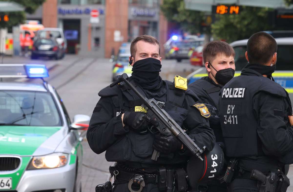 Angriff in Würzburg: Mann sticht in Innenstadt um sich - drei Tote und fünf Verletzte