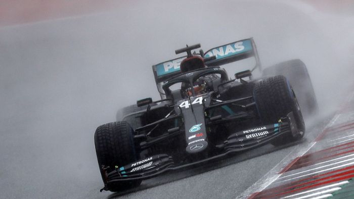 Weltmeister Lewis Hamilton sichert sich die Pole Position