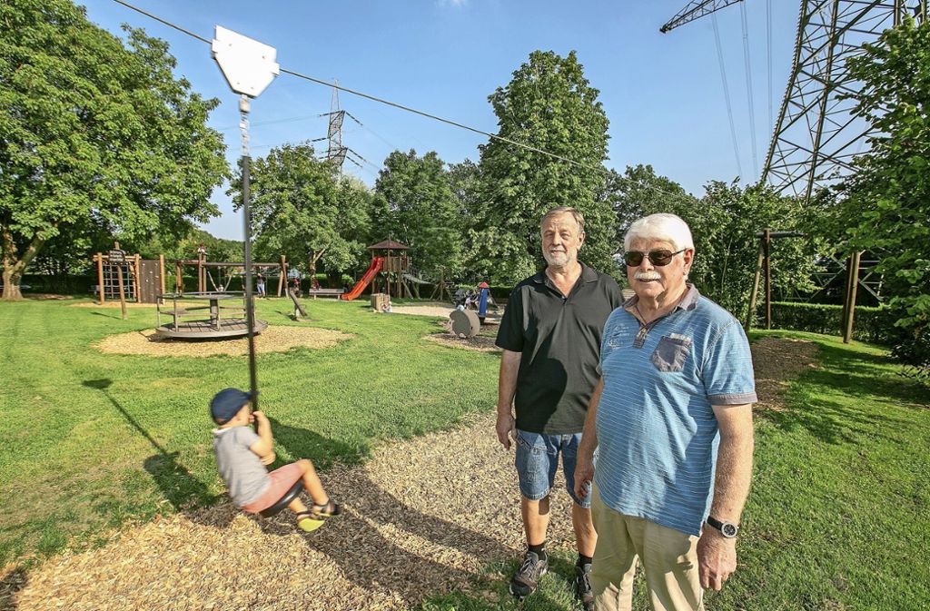 Der Verein hat seit 1981 einen öffentlichen Spielplatz neben seiner Kleingartenanlage – Anziehungspunkt für Familien aus der Region: Mit der Seilbahn ins Vergnügen