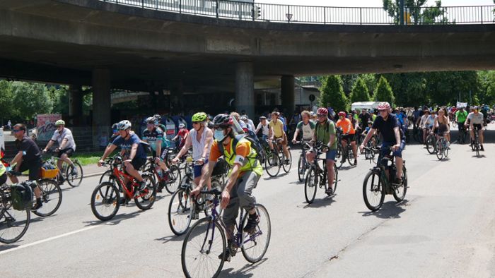 Über 1000 Radfahrer strampeln gemeinsam für die Mobilitätswende