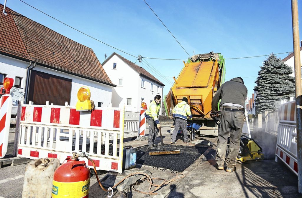 Derzeit wird ein Wasserrohrbruch repariert – Zweijährige Umgestaltung: Neuhausen: Neuer Schliff für die Lindenstraße