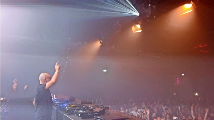 Techno-Fans feiern mit Kult-DJ Sven Väth