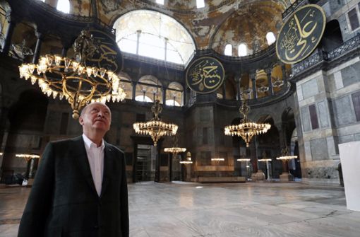 Recep Tayyip Erdogan, Präsident der Türkei, besucht die Hagia Sophia im Stadtviertel Sultanahmet. Foto: dpa