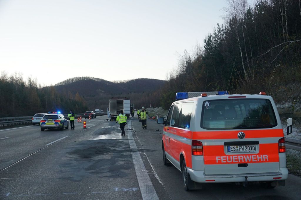 06.12.19 Ein schwerer Unfall hat sich am Freitagmorgen auf der A8 ereignet. Eine Person wurde schwer verletzt.