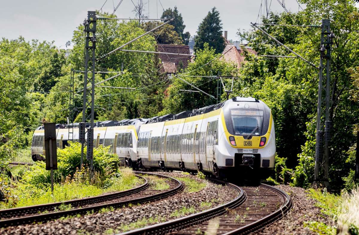 Bahnstrecke in Stuttgart: Gutachter: Panoramabahn lockt neue Fahrgäste an