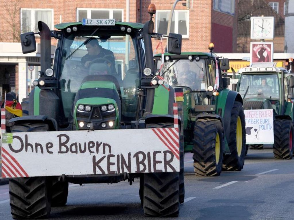 Wut über Umweltschutzregeln: Bundesweite Bauernproteste: Tausende Traktoren unterwegs