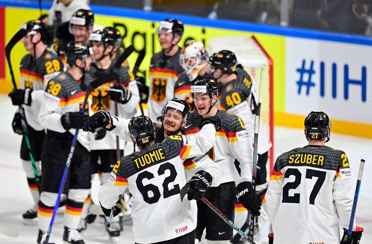 Riesen-Jubel bei Deutschlands Eishockey-Team Foto: AFP/GINTS IVUSKANS