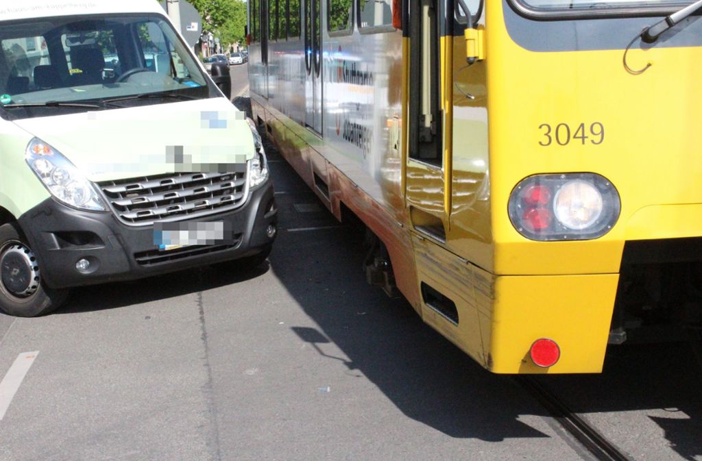 Unfall in Stuttgart: 64-Jähriger übersieht Stadtbahn – Zusammenstoß nicht mehr zu verhindern