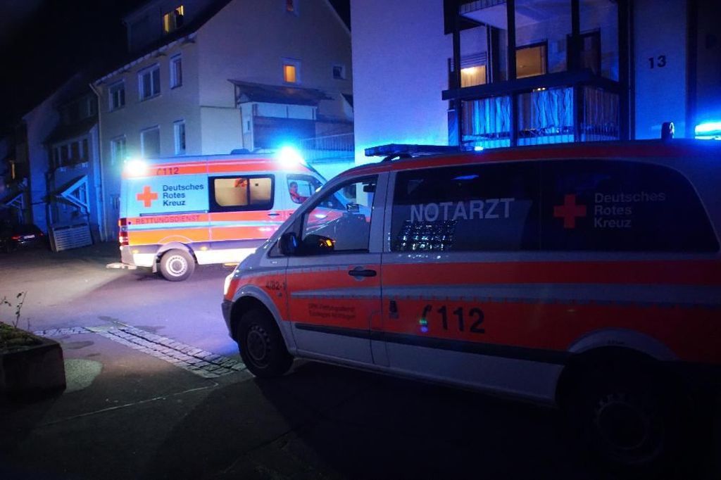 05.02.2016 Eine Verletzte Person nach dem das Essen auf dem Herd vergessen wurde in Neuhausen