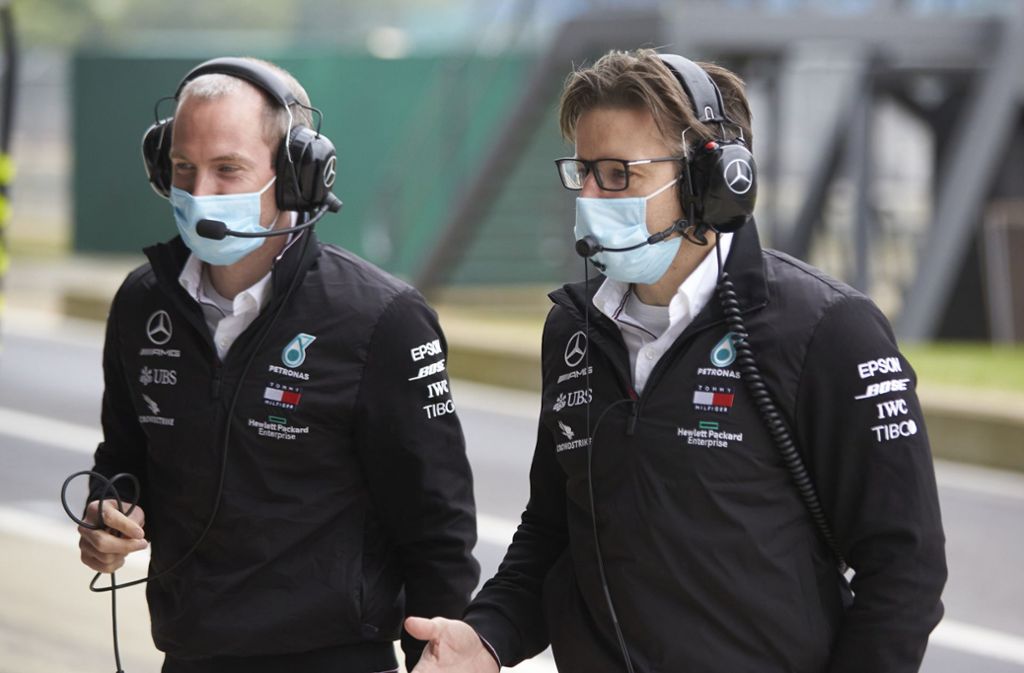 Ohne Maske geht nichts bei Mercedes bei Test in Silverstone.