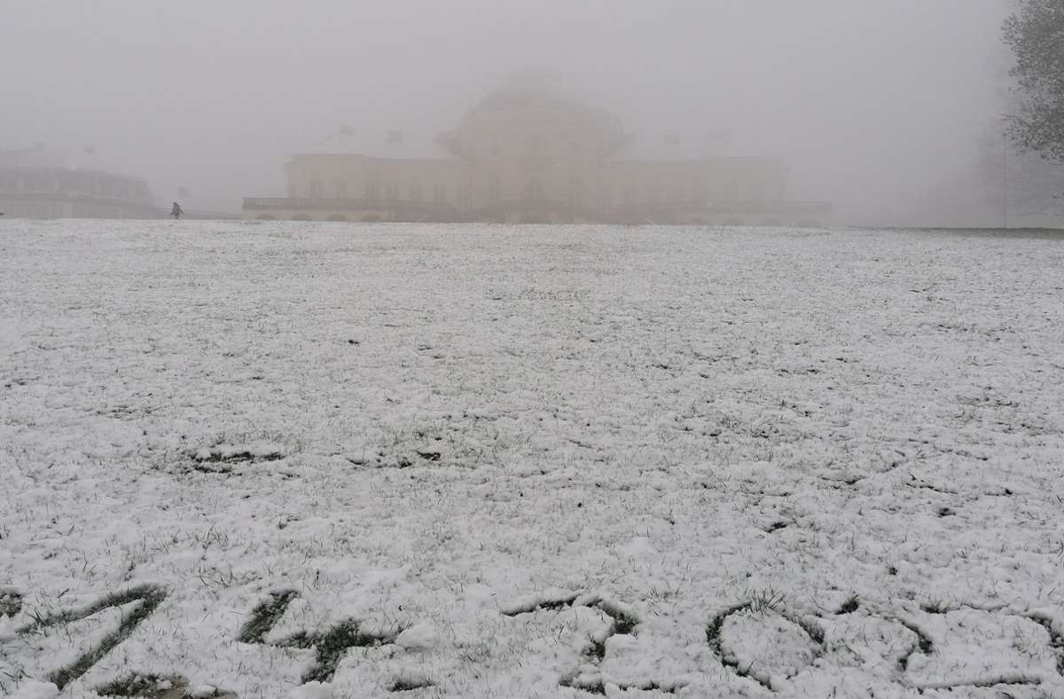 Rund um das Schloss Solitude blieb am Freitag der Schnee liegen.