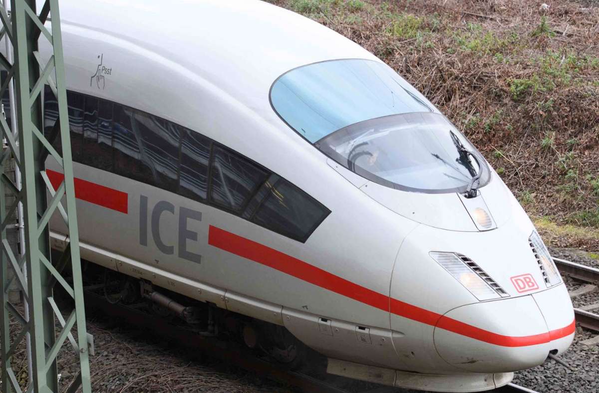Bombenfund: Bahnstrecke Karlsruhe-Basel gesperrt
