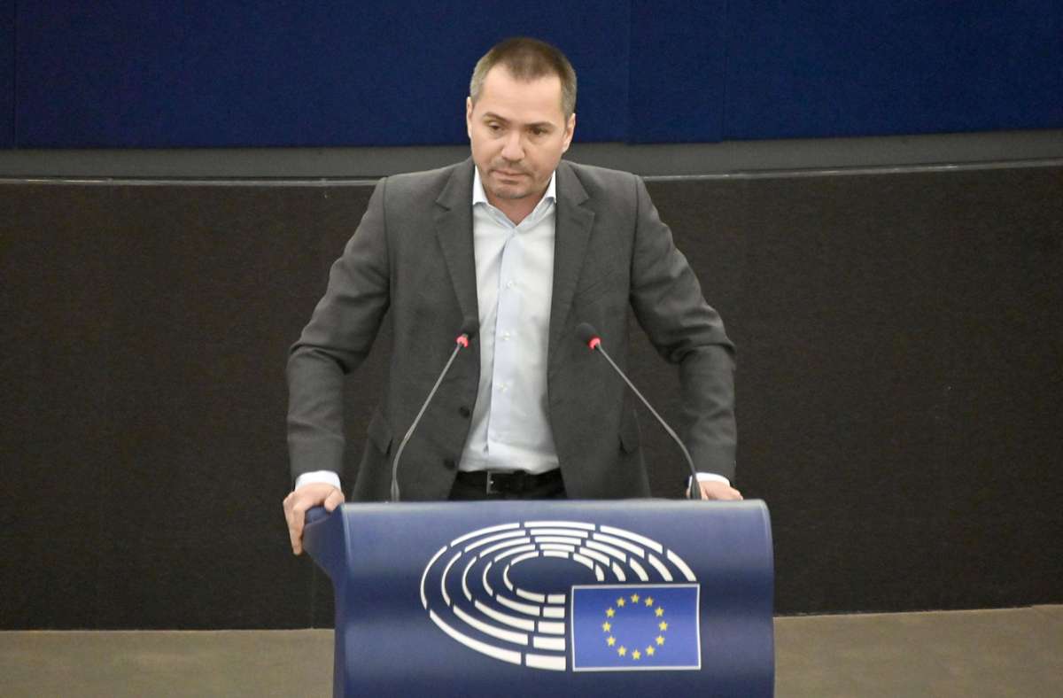 Angel Dzhambazki aus Bulgarien: Mutmaßlicher Hitlergruß im EU-Parlament  sorgt für Entrüstung