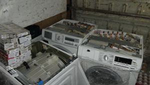 Mehr als 40.000 Zigaretten in Waschmaschinen geschmuggelt