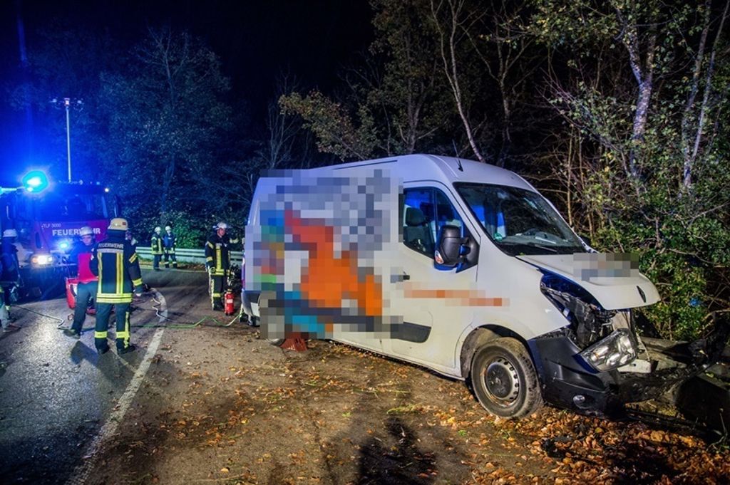 Die Polizei sucht für den Unfall bei Lenningen Zeugen: 48-Jähriger bei Verkehrsunfall tödlich verletzt - Mit Video