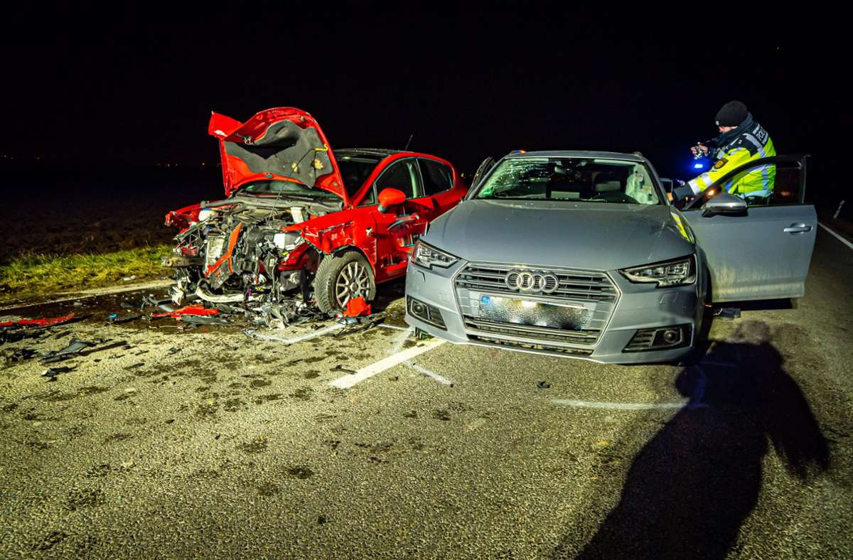 Unfall bei Stuttgart-Plieningen: Audi-Fahrer wendet plötzlich – 24-Jährige im Seat schwer verletzt