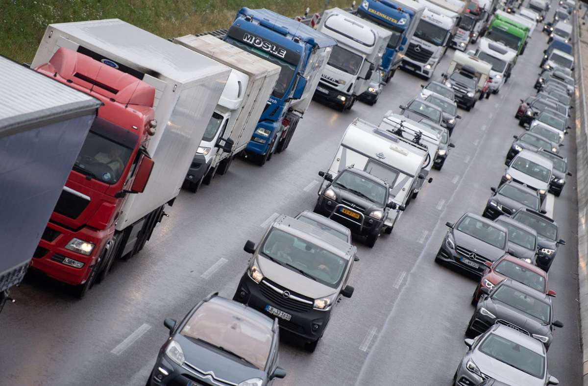 Kurioses aus Rheinland-Pfalz: Tücken der Technik: Autofahrerin sitzt fast zwei Stunden lang auf A8 fest