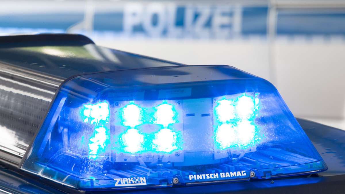 Streit vor Shishabar in Ludwigsburg: Mann stürzt durch Glastür