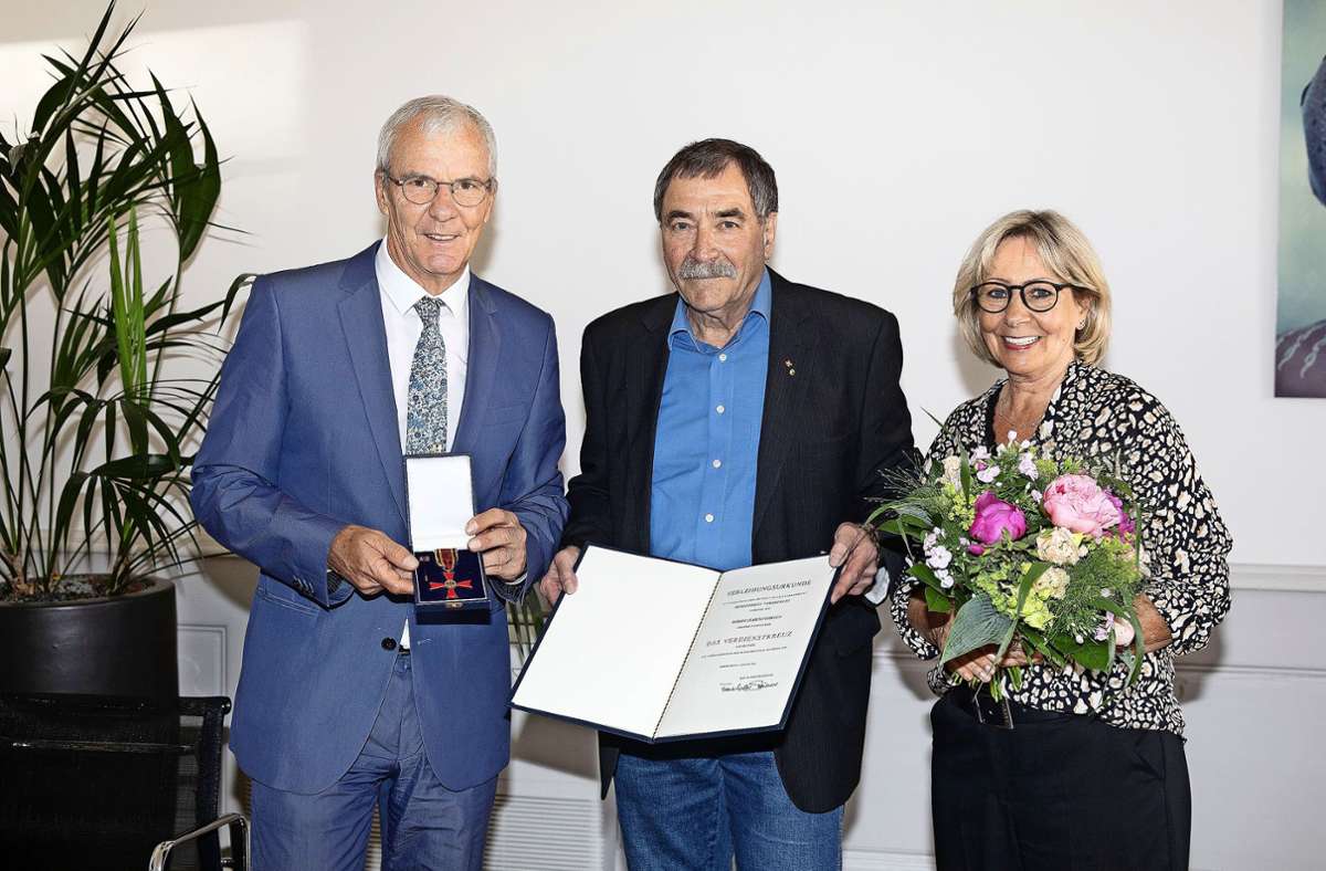 Hohe Auszeichnung für Esslinger: Ulrich Fehrlen bekommt das Bundesverdienstkreuz am Bande