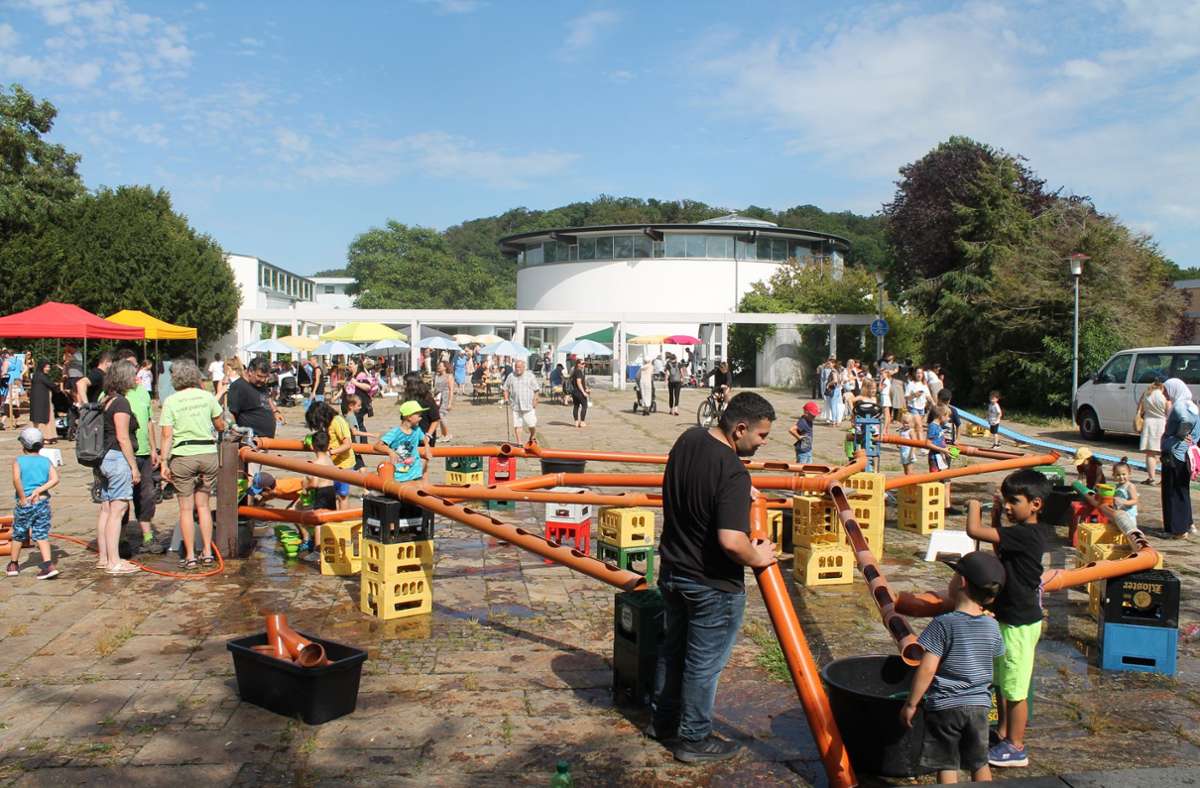 Das Sommerfest der Quartiersarbeit im Juli 2023 hat die Hinterweiler Familien auf dem zentralen Nikolaus-Lenau-Platz zusammengeführt.