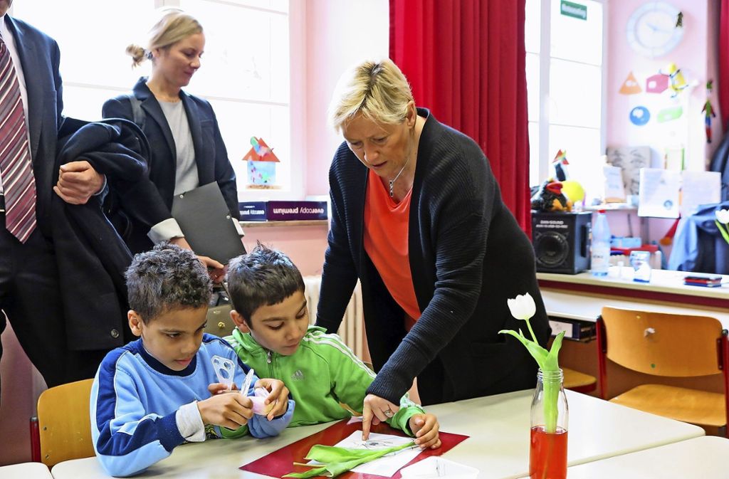 Esslingen: Susanne Eisenmann gibt Startschuss für das Projekt „Wir sind Hirnforscher“: Klassentreffen mit Kultusministerin
