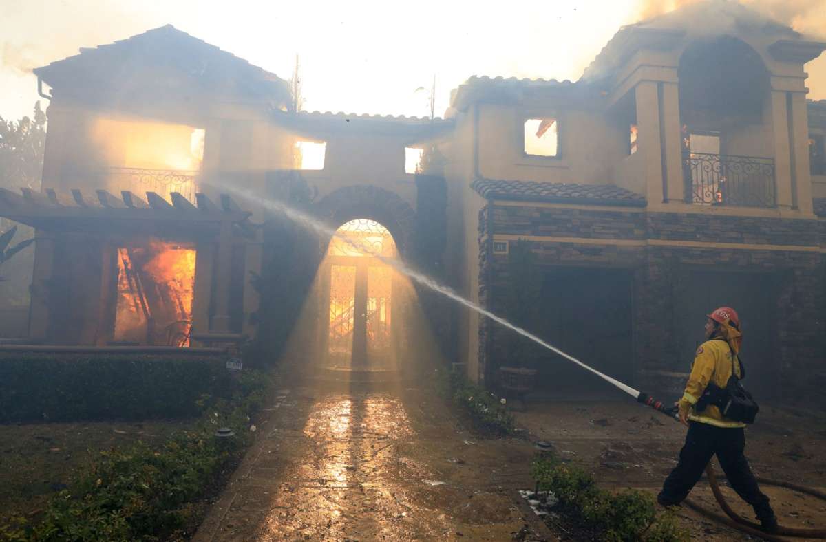 Mehrere Häuser und Villen wurden durch den Brand in Kalifornien zerstört.
