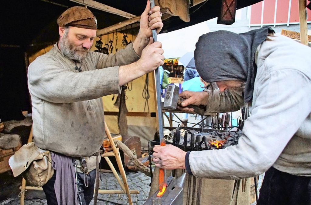 Die Gesellen und Meister stellen sich vor: Handwerker auf dem Mittelaltermarkt