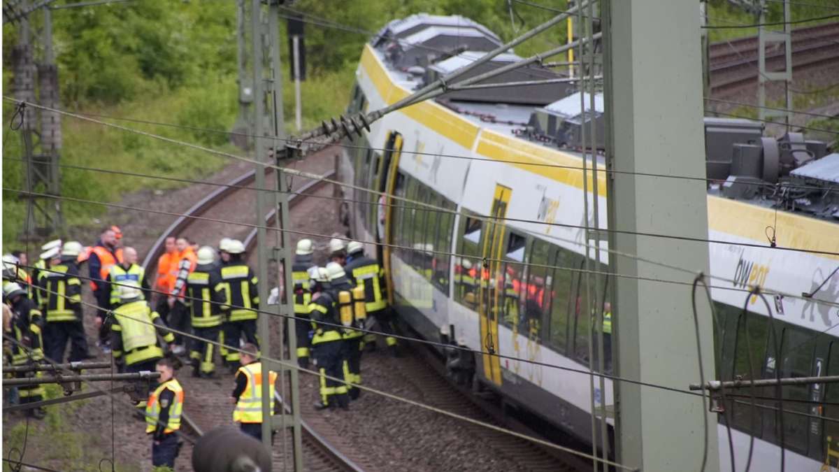 Wegen eines Oberleitungsschadens musste in Plochingen ein Zug evakuiert werden.