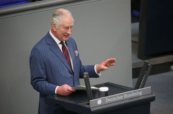 Britischer König spricht im Bundestag: Charles serviert „Dinner for One“