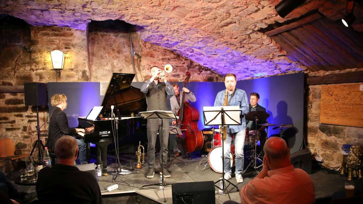 Musik im Esslinger Jazzkeller: Klangkaskaden und Ritte über die Klaviatur