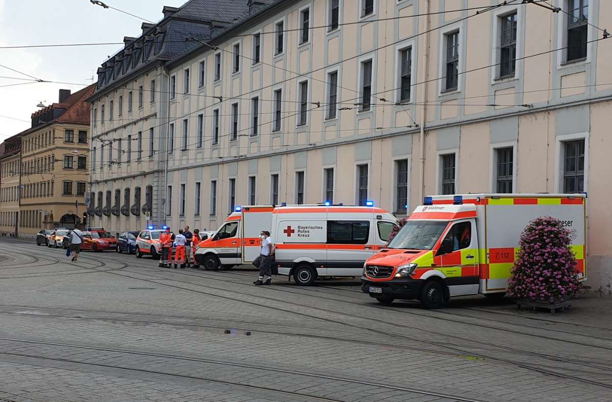 Messerattacke mit drei Toten in Würzburg: Junge unter den Verletzten - Vater wahrscheinlich tot