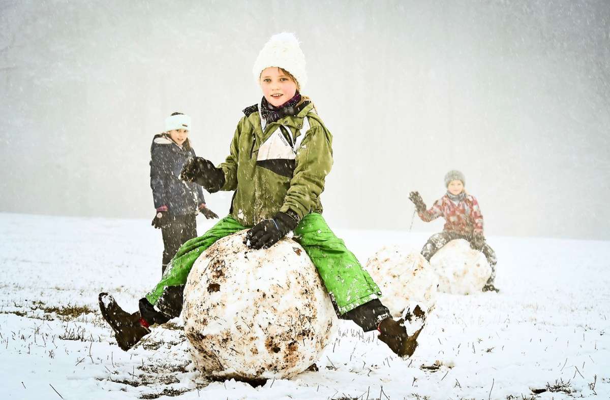 Region Stuttgart: Schneefall lockt Familien auf die Rodelpisten