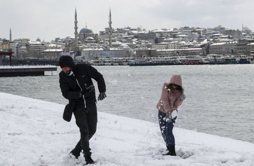 Am Samstag sind in Istanbul 40 Zentimeter Schnee gefallen. Foto: dpa/Unal Cam