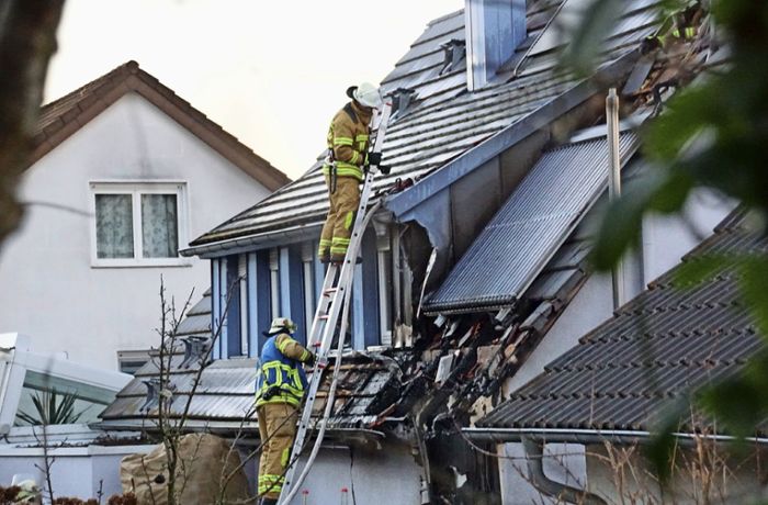 Feuer in Esslingen: Dachstuhl in Berkheim brennt
