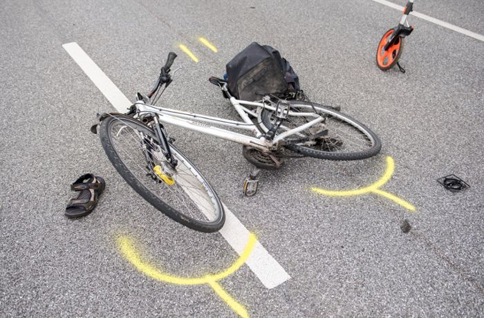 Parkplatz in Deizisau: Radfahrer beim Abbiegen verletzt