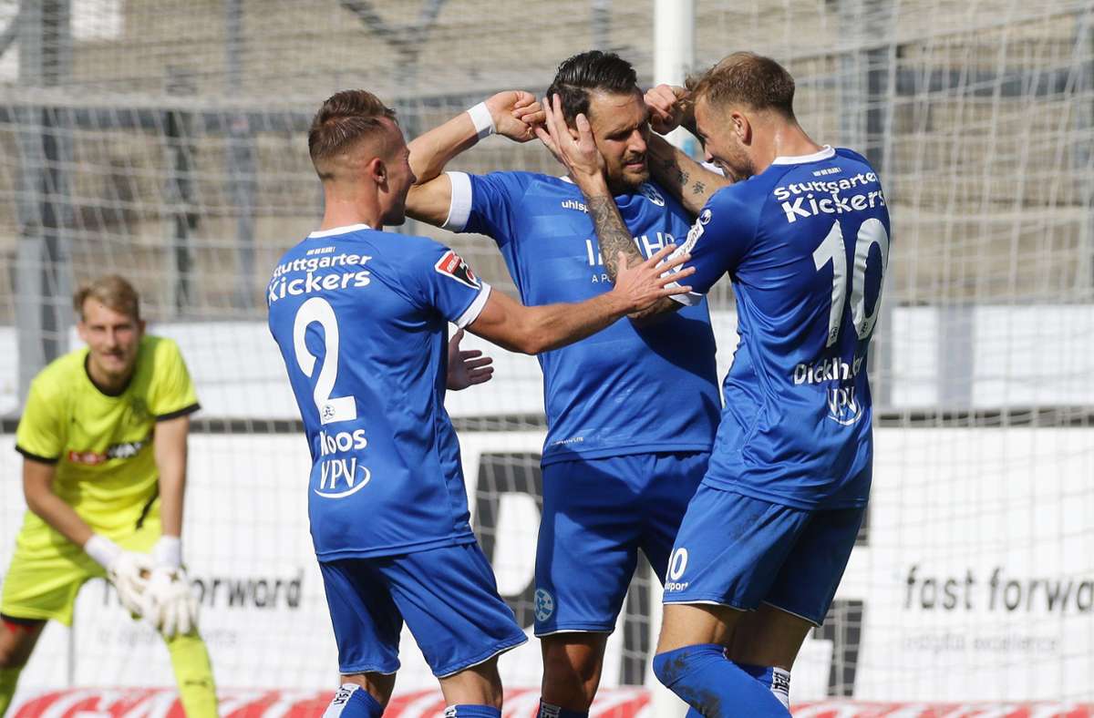 Stuttgarter Kickers schlagen Freiburger FC: Mustafa Ünal spendiert zur Belohnung freien Sonntag