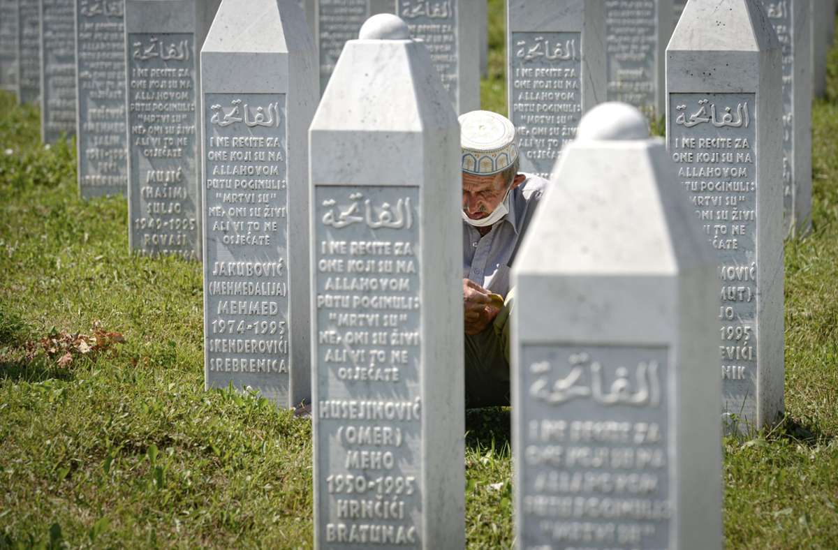 Bundespräsident Steinmeier in der Kritik: Ehrt Deutschland einen Srebrenica-Leugner?