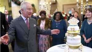König Charles bekommt vorzeitig Geburtstagskuchen